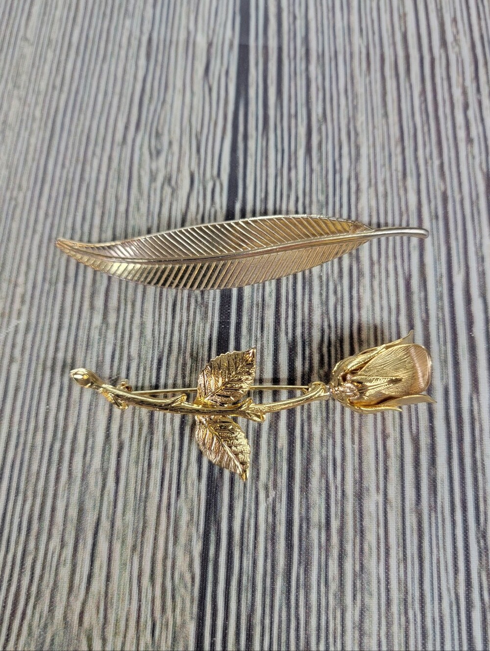 Vintage Set Of 2 Rose And Leaf Gold Tone Pins Brooches